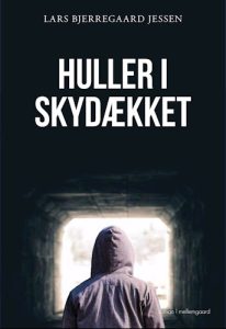 Lars Bjerregaard Jessen - Huller I Skydækket